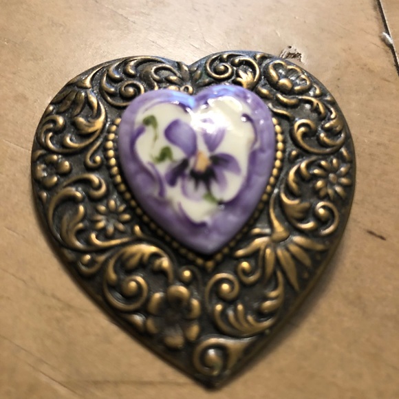 Jewelry - Hand painted violet pin